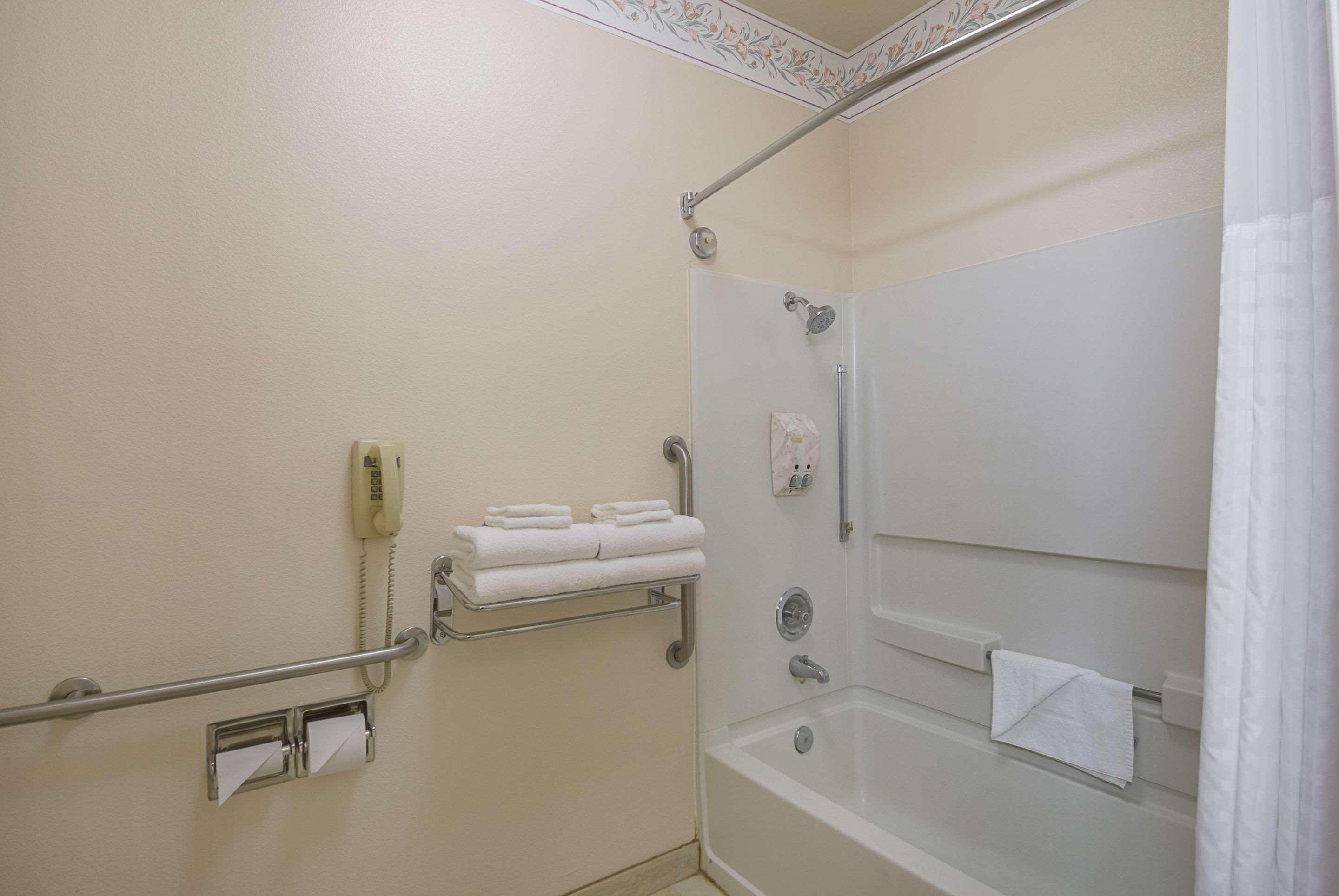Quality Inn Fresno Yosemite Airport Экстерьер фото