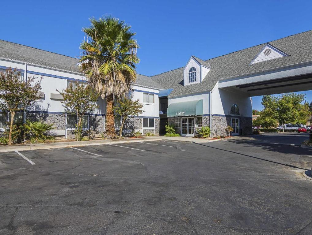 Quality Inn Fresno Yosemite Airport Экстерьер фото