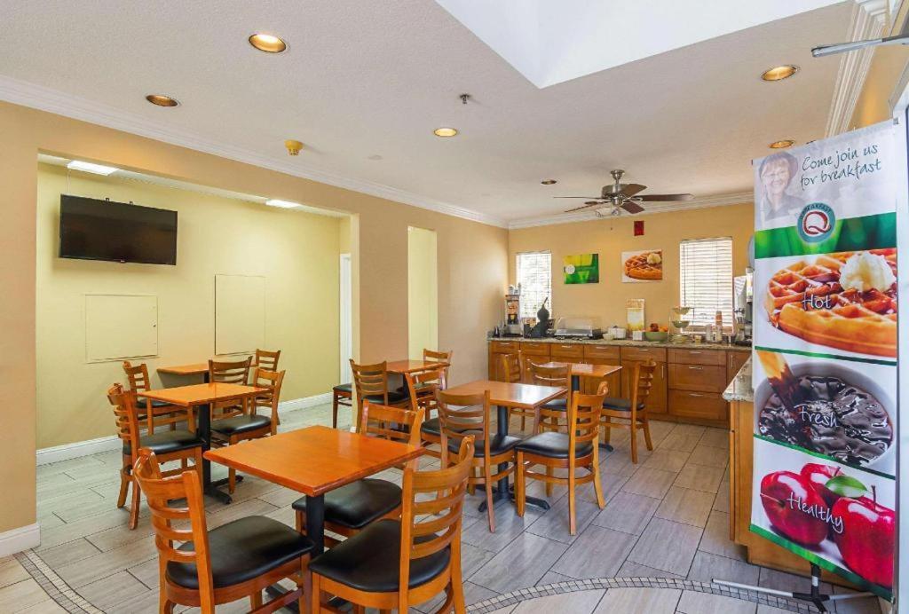 Quality Inn Fresno Yosemite Airport Экстерьер фото
