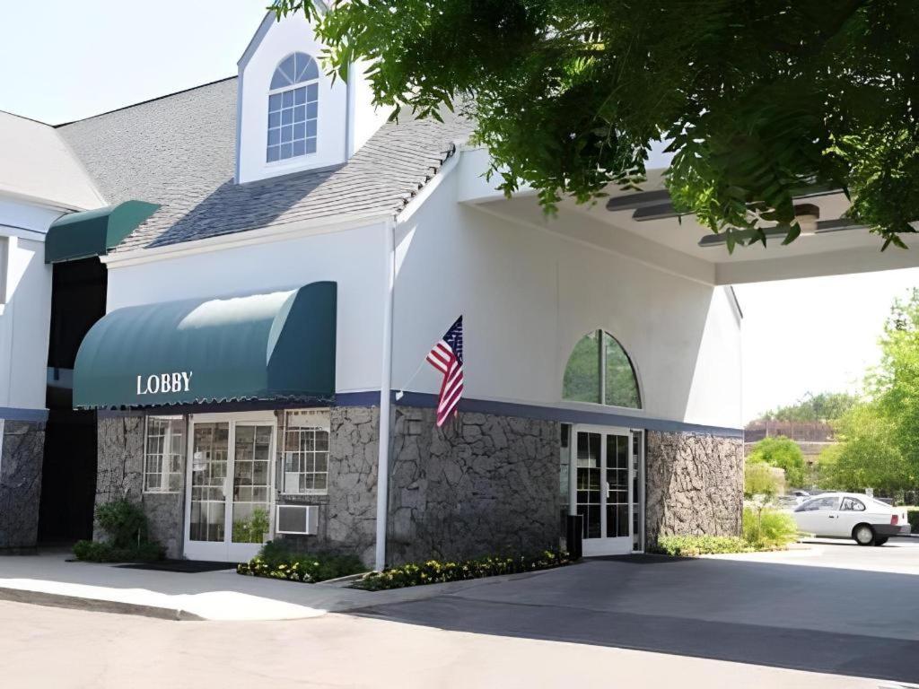 Quality Inn Fresno Yosemite Airport Экстерьер фото