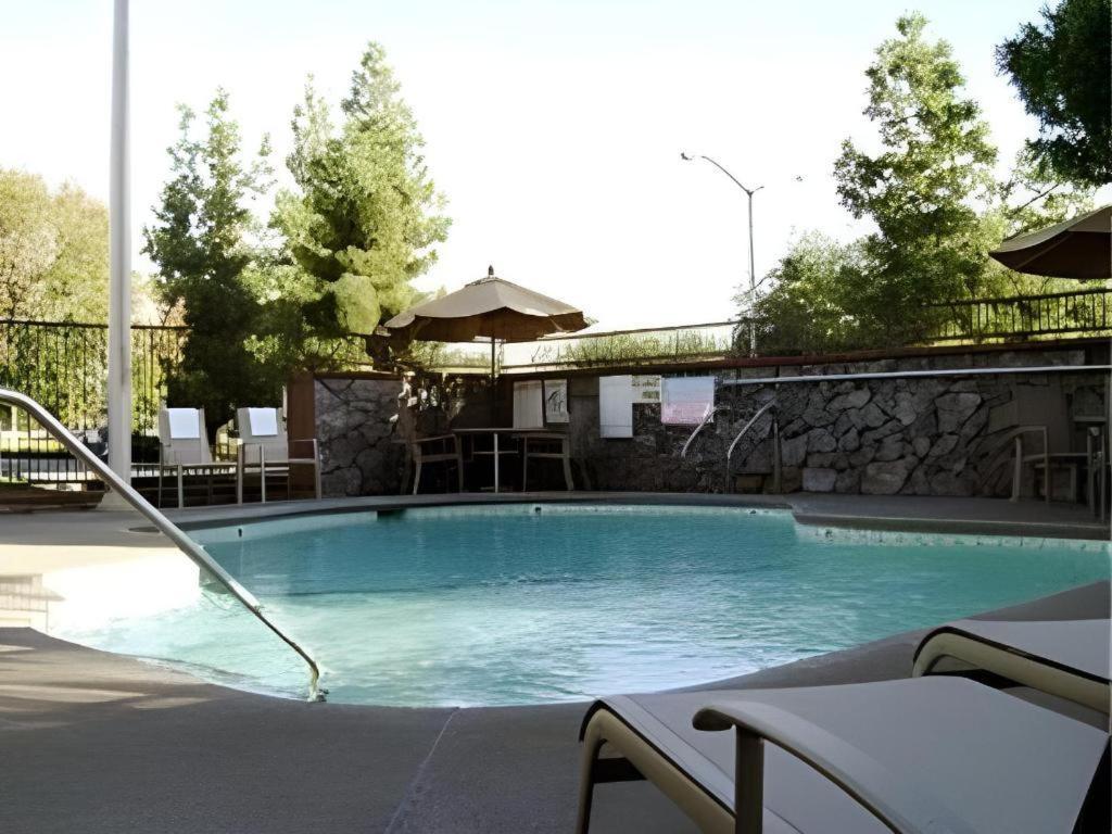 Quality Inn Fresno Yosemite Airport Экстерьер фото