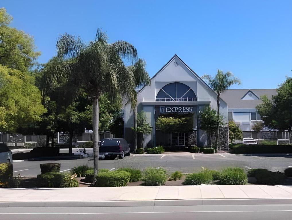 Quality Inn Fresno Yosemite Airport Экстерьер фото