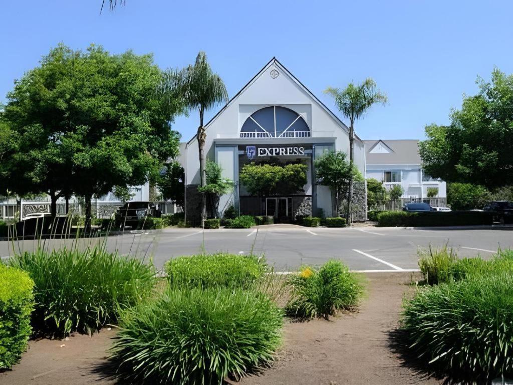 Quality Inn Fresno Yosemite Airport Экстерьер фото